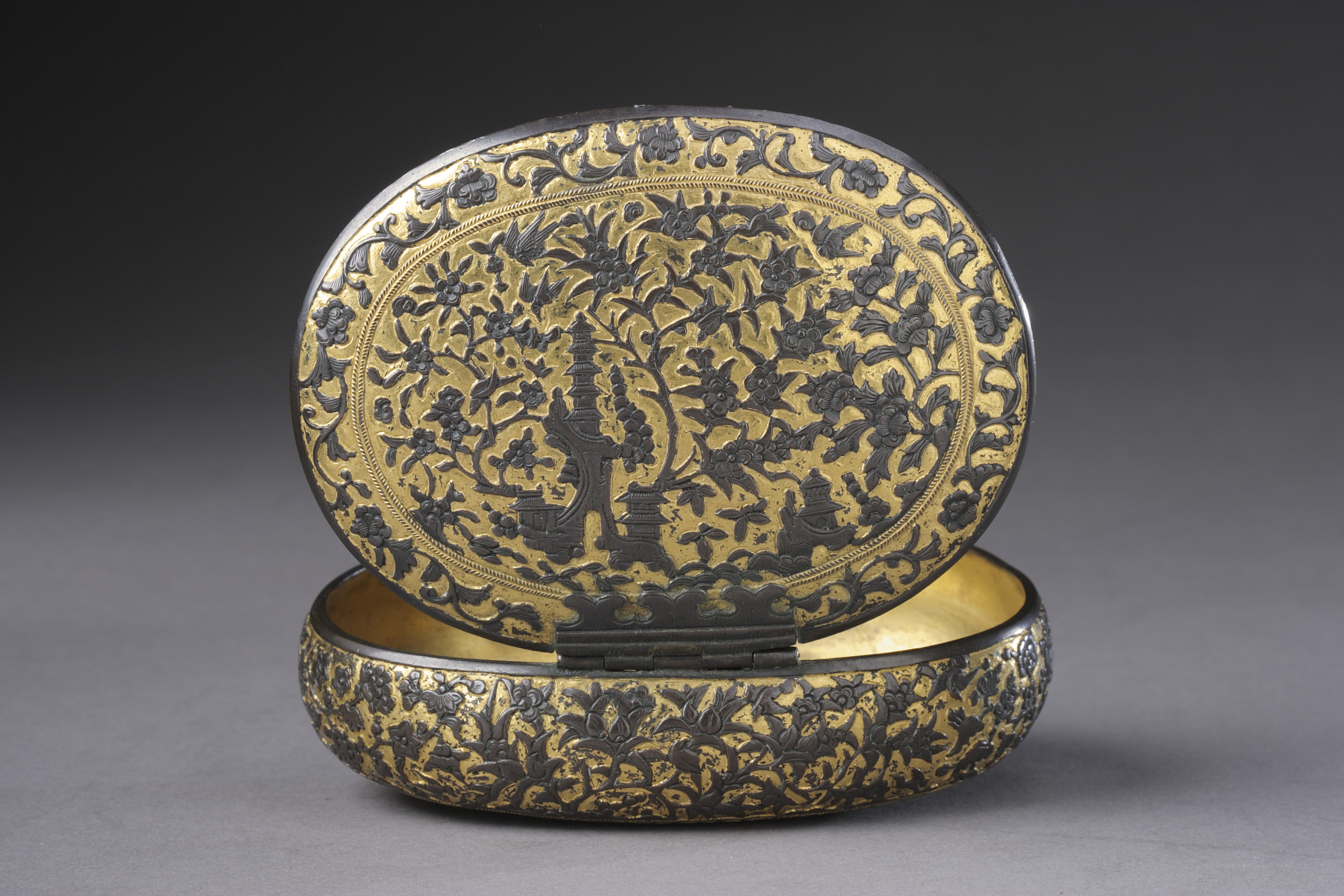 Japanese 'Sawasa' Oval Hinged Tobacco Box
